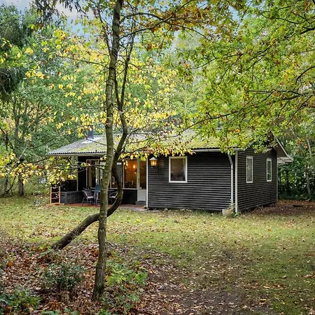 2 Bedroom Cozy In Rønne