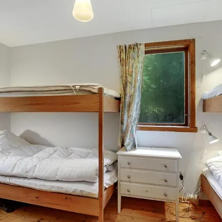 2 Bedroom Cozy In Rønne