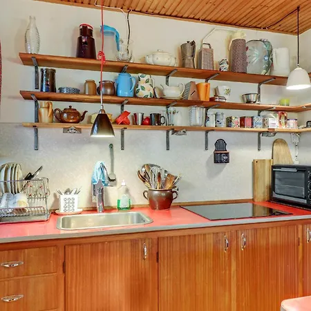 2 Bedroom Cozy In Feriehus Rønne