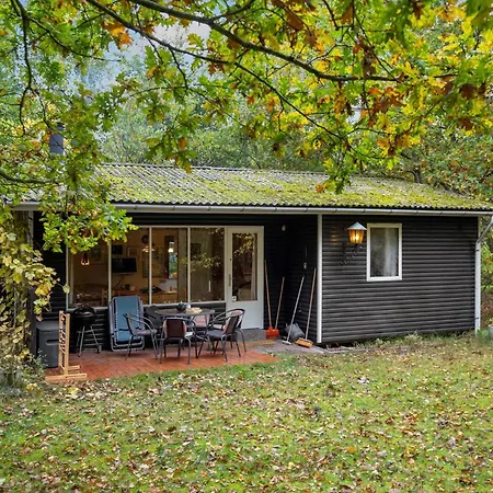 2 Bedroom Cozy In Feriehus Rønne